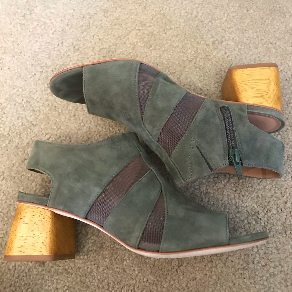 Bernardo Bailey Sandal- Military Green